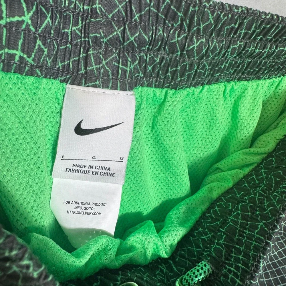 Nike Mens Swim Trunks Green Purple Gradient Grid Board Shorts Large NESS9445